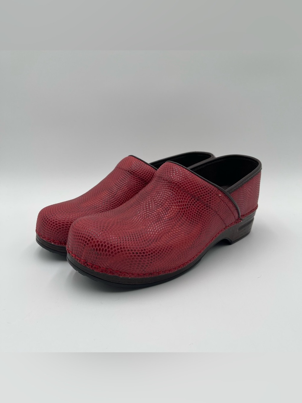 Dansko Pro XP 2.0 Clog Red Texture Size 42 Slip Resistant Nursing Professional